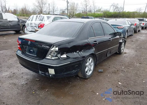 2004 Mercedes-Benz C 240 4Matic из США, поврежденный, VIN WDBRF81J74F451536